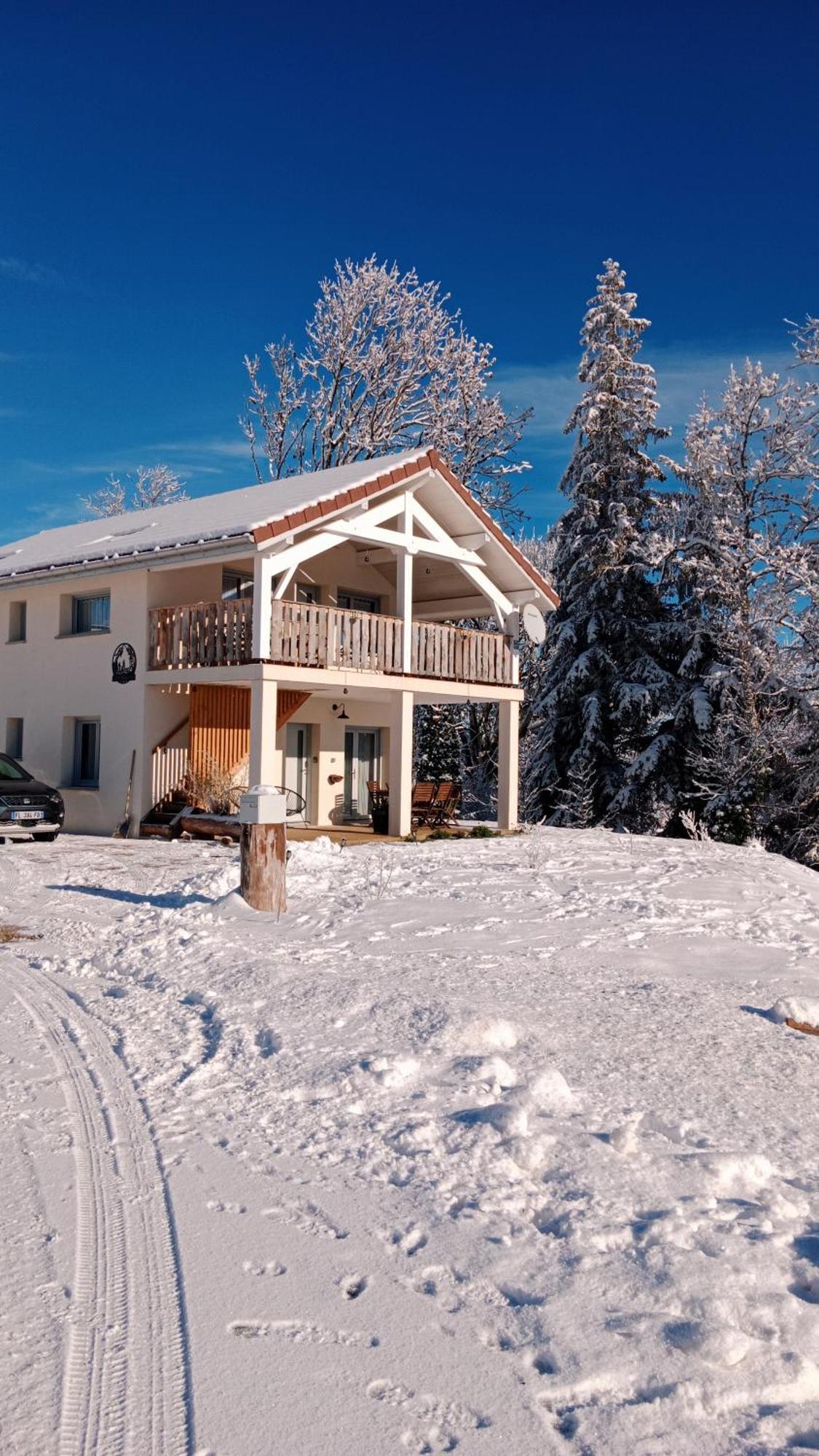 Gite Des Roches La Chaux-du-Dombief Buitenkant foto